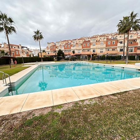 La Bella Escondida Piscina Campo De Golf Solarium Y Parking En Centro Historico Málaga Exterior foto
