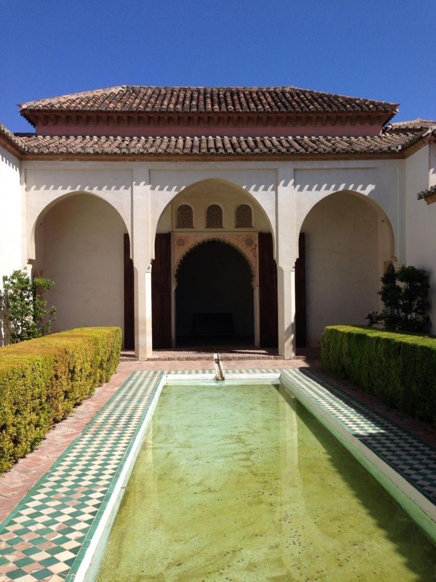 La Bella Escondida Piscina Campo De Golf Solarium Y Parking En Centro Historico Málaga Exterior foto