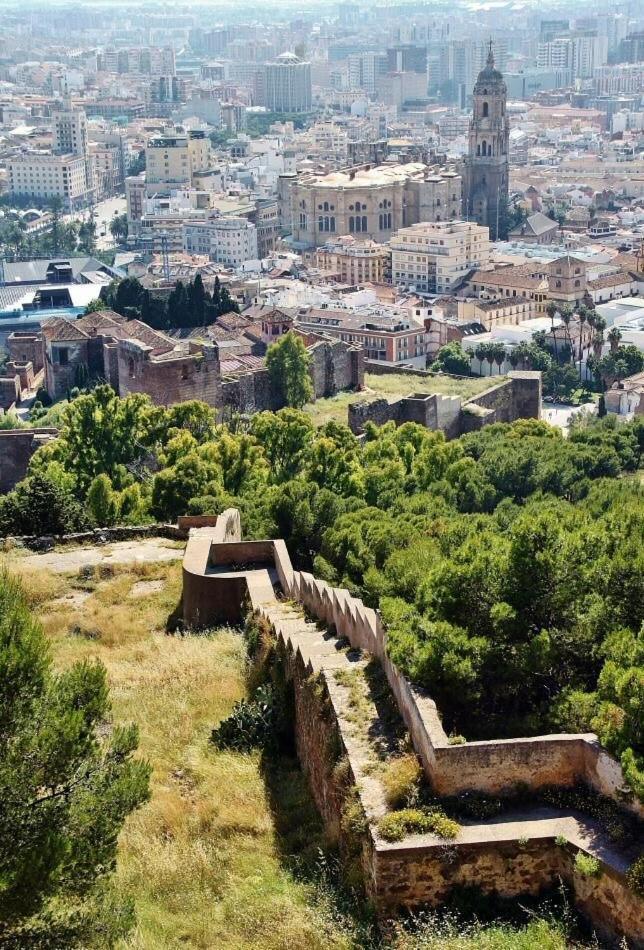 La Bella Escondida Piscina Campo De Golf Solarium Y Parking En Centro Historico Málaga Exterior foto